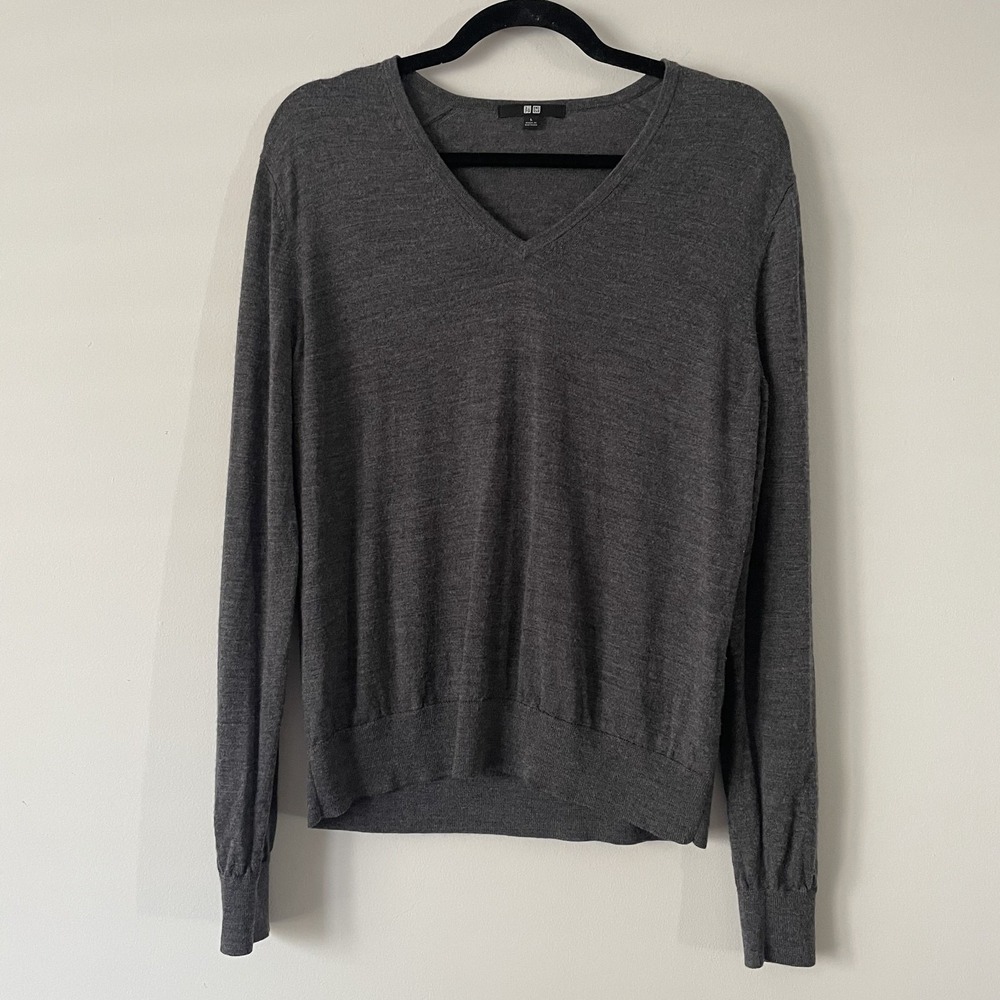 Uniqlo Womens‎ 100% Wool V Neck Lightweight Sweater Sz L Quiet Luxury Minimalist